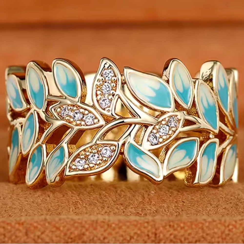 Elegant Gold and Blue Leaf Ring